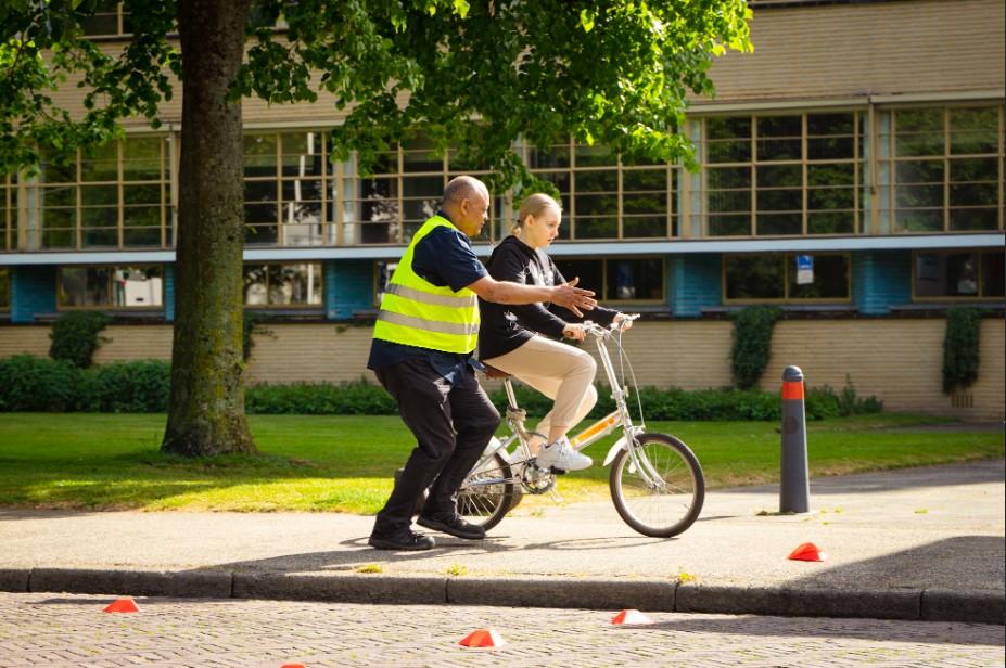 Cycling lessons for Ukrainian refugees